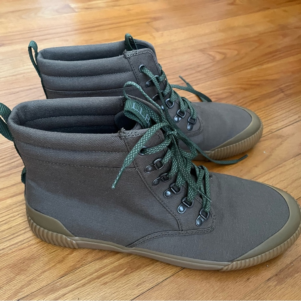 High-Top Canvas Sneakers with Green Laces